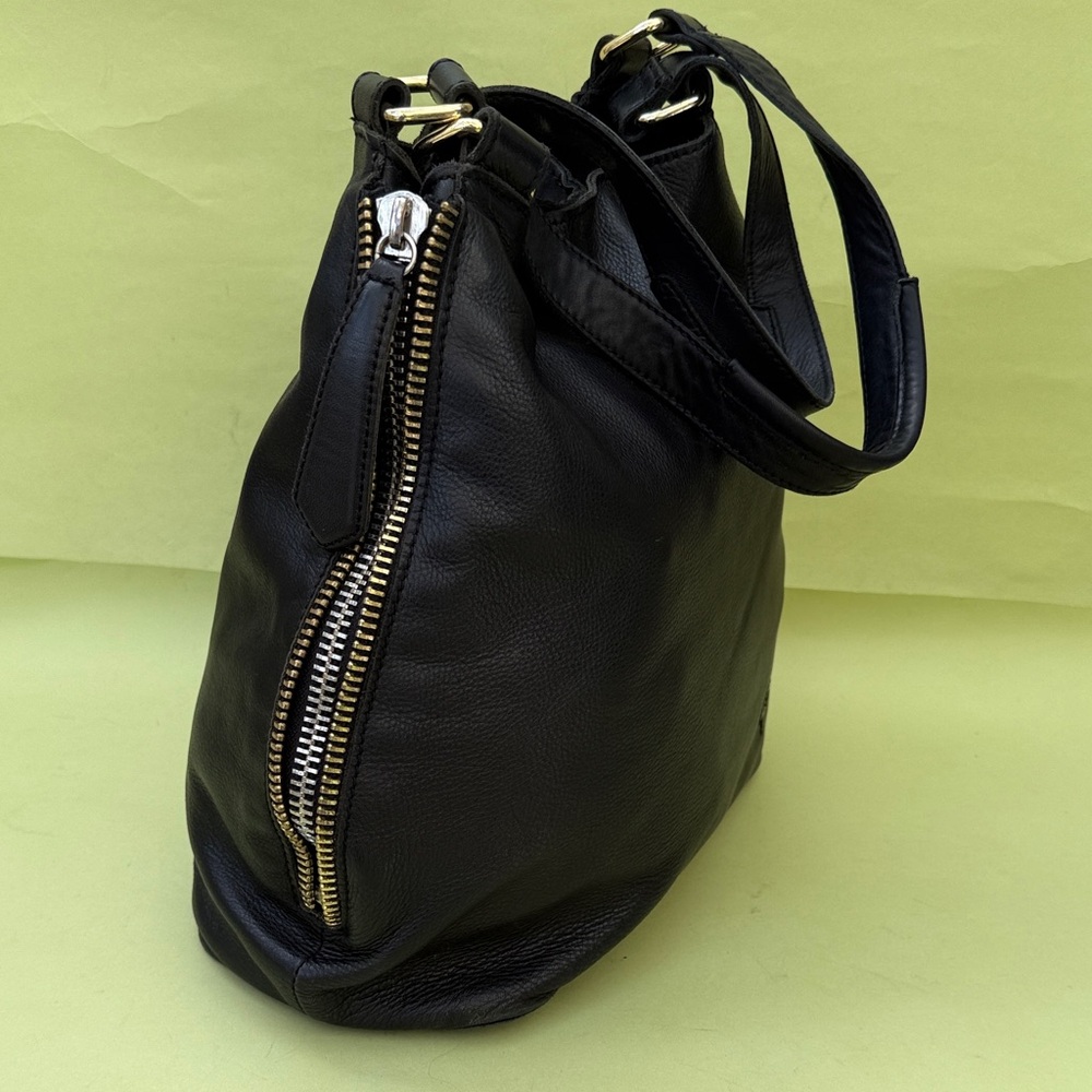 Black Linea Pelle Convertible Leather Shoulder Bag with Beautiful Details - Picture 11 of 16